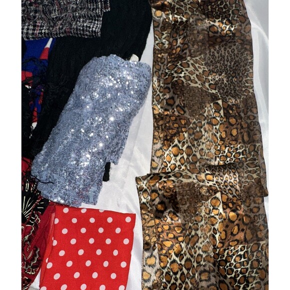 Mixed Lot Of 15 Vintage to Now Women’s Scarves Headwraps Handkerchiefs - Picture 14 of 16